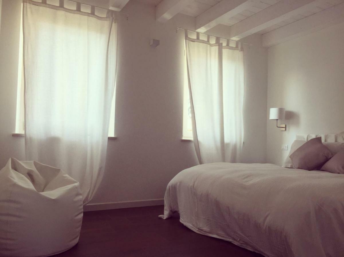 Sweet Corner Hotel Castelnuovo del Garda Bagian luar foto